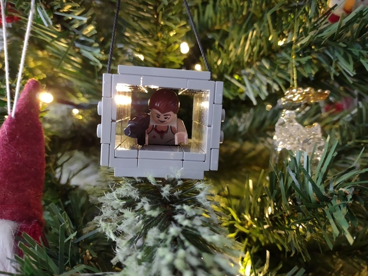 Die Hard Christmas Tree Ornament from BrickLink Studio [BrickLink]