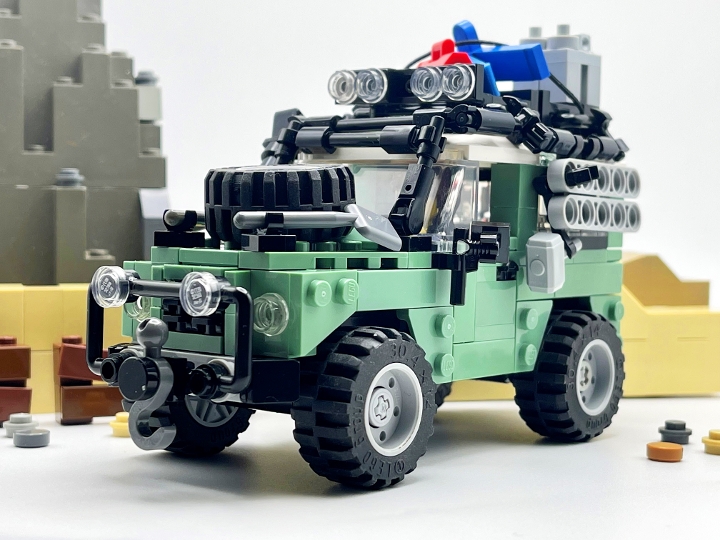 Land Rover Defender 90 from BrickLink Studio [BrickLink]