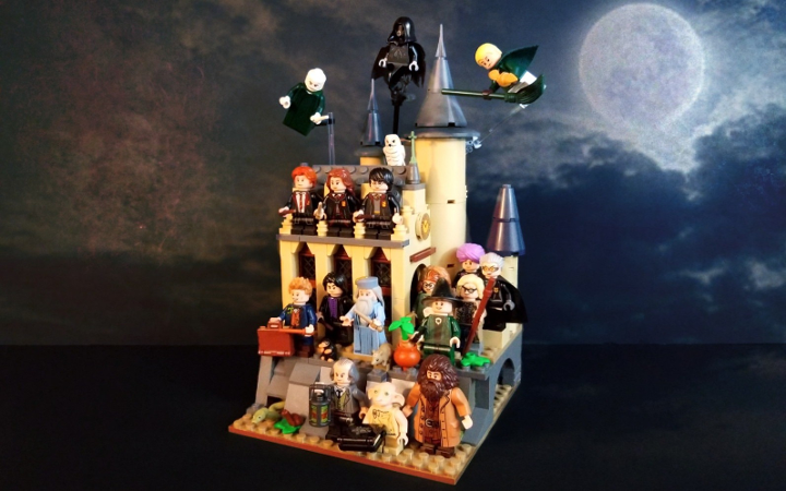 Hogwarts 16x16 Minifig Display Castle from BrickLink Studio